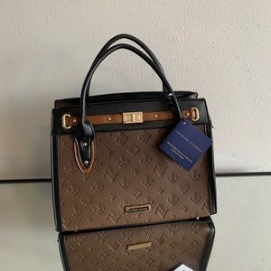 NWT Adrienne Vittadini medium purse